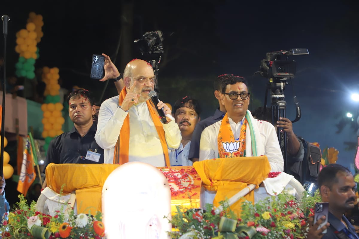 অমিত শাহ জগদ্দলে এলেন প্রার্থী ডক্টর রাজেশ কুমারের সমর্থনে